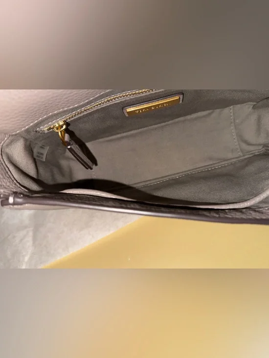 TORY BURCH CHELSEA LEATHER CROSSBODY BAG - IN GRAY HERON - Picture 8 of 10